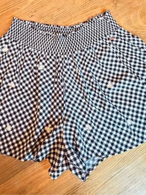 PINK Victoria’s Secret Gingham Smocked Flowy Shorts Size L NWT